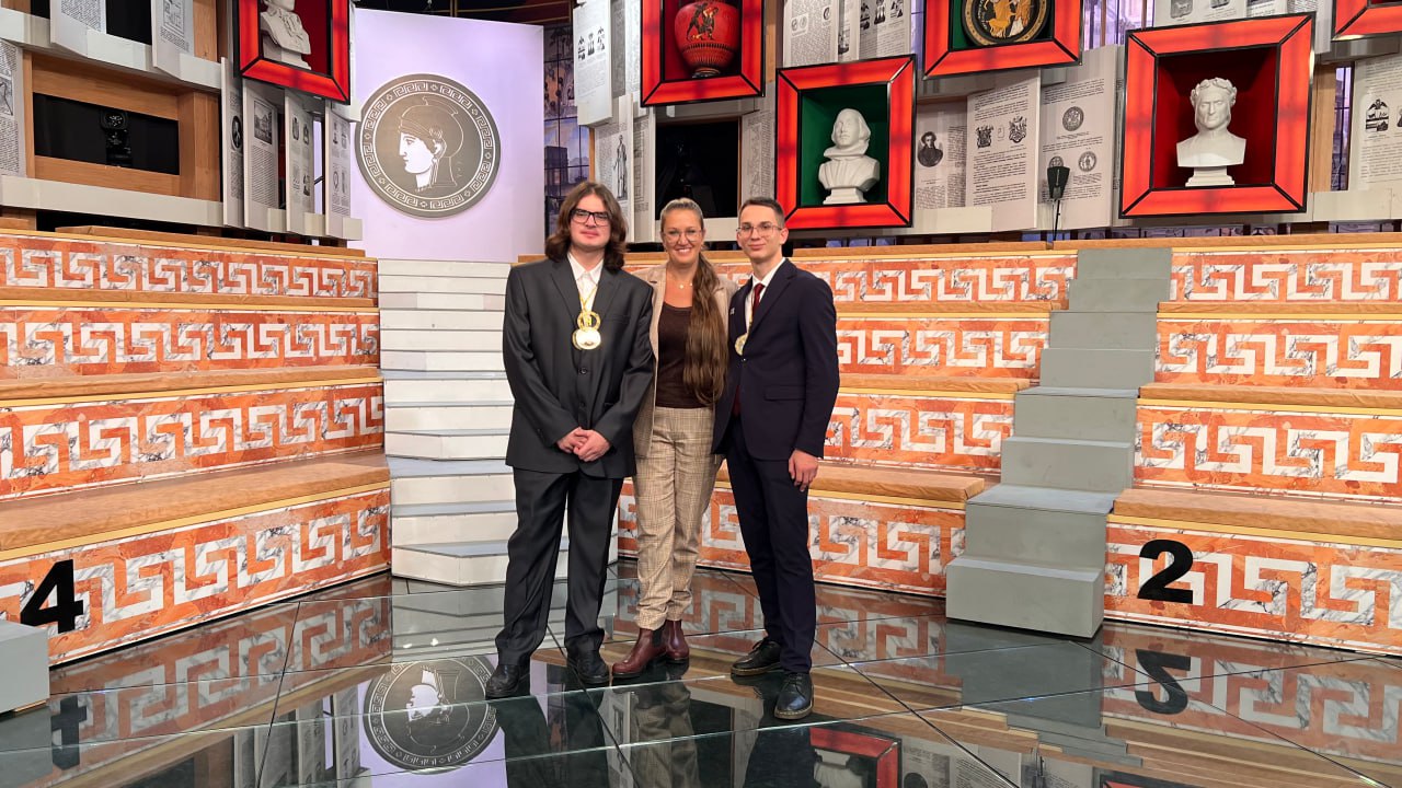 Два саратовских школьника вышли в полуфинал телеолимпиады «Умницы и умники»