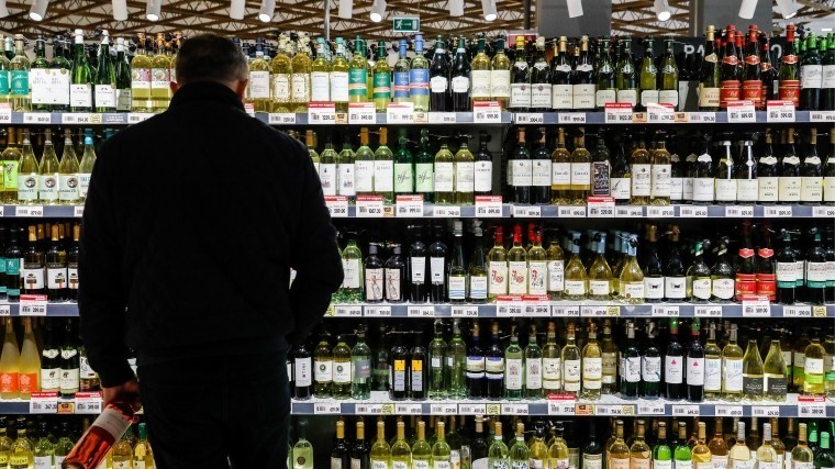 Спиртное с Нового года подорожает больше обычного