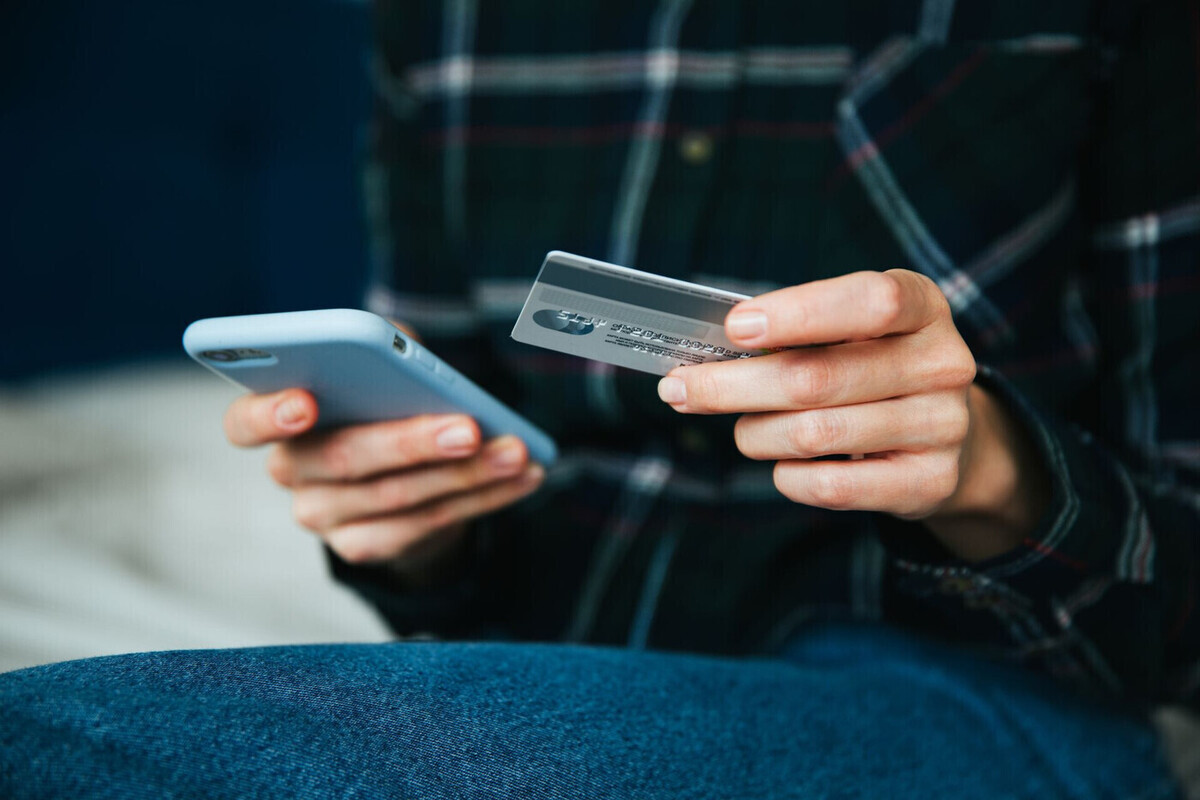 Мошенники стали активнее блокировать банковские карты