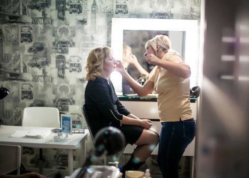 Многодетным матерям могут компенсировать затраты на салоны красоты