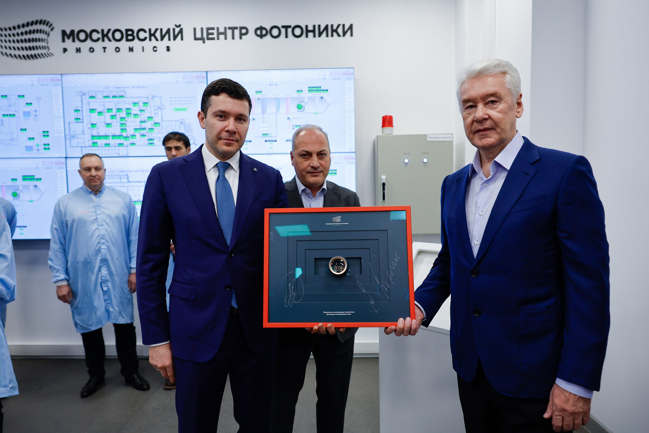 В России запущено первое в стране производство фотонных интегральных схем