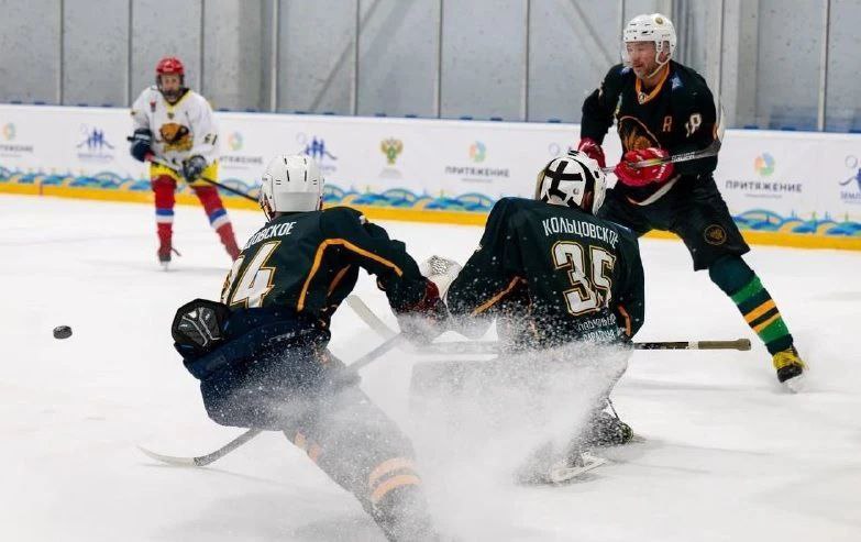Саратовская команда «Кольцовское» вновь стала чемпионом России среди сельских хоккейных команд