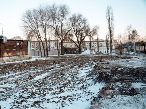 На привокзальной площади Саратова завершён снос аварийного общежития РЖД