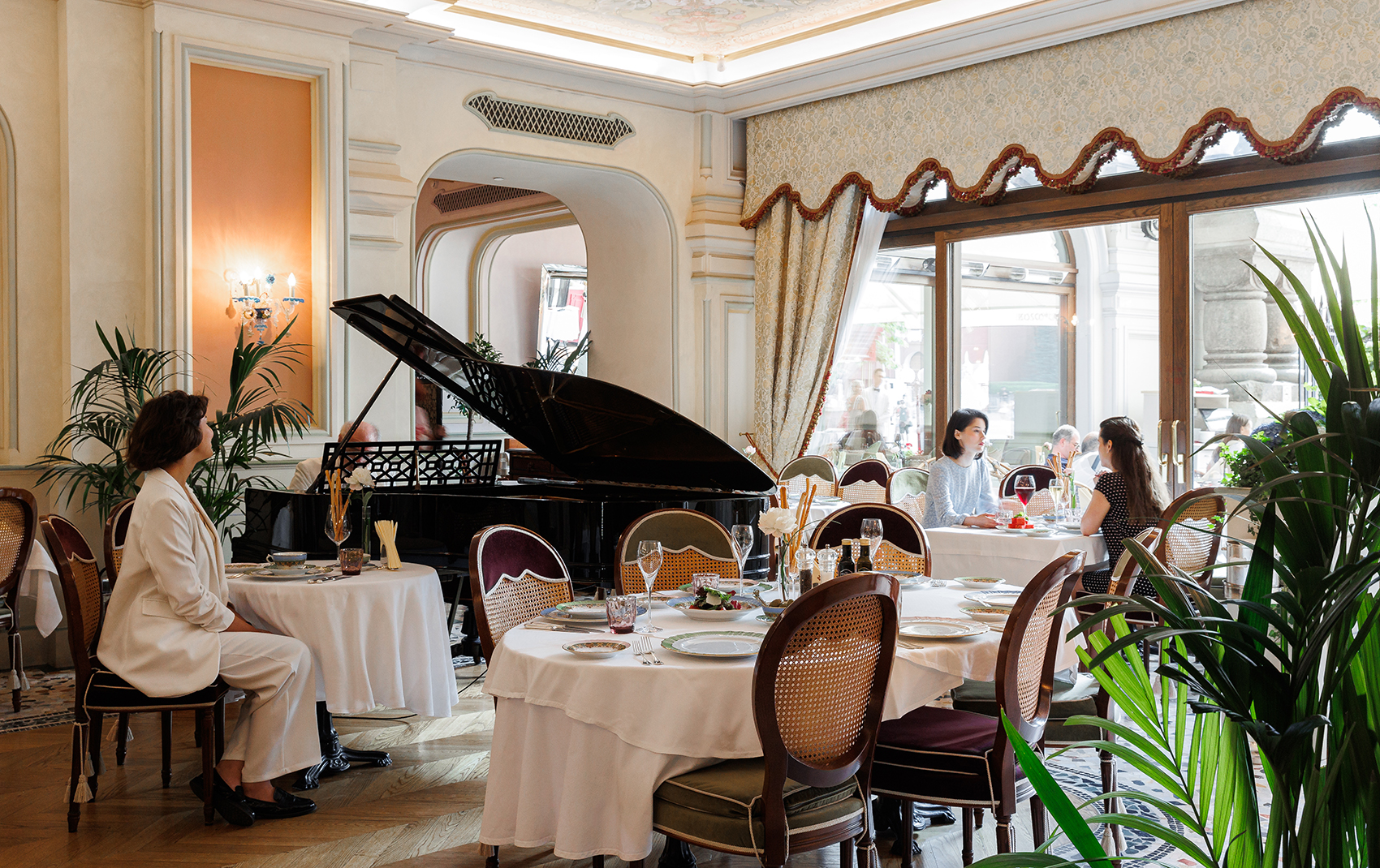 Посетительницу ресторана на Красной площади чуть не убили роялем