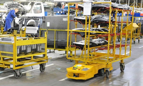 На Горьковском автозаводе комплектующие для конвейера перевозят беспилотные транспортеры