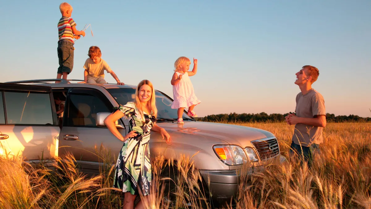 Многодетным семьям могут выдать топливные карты