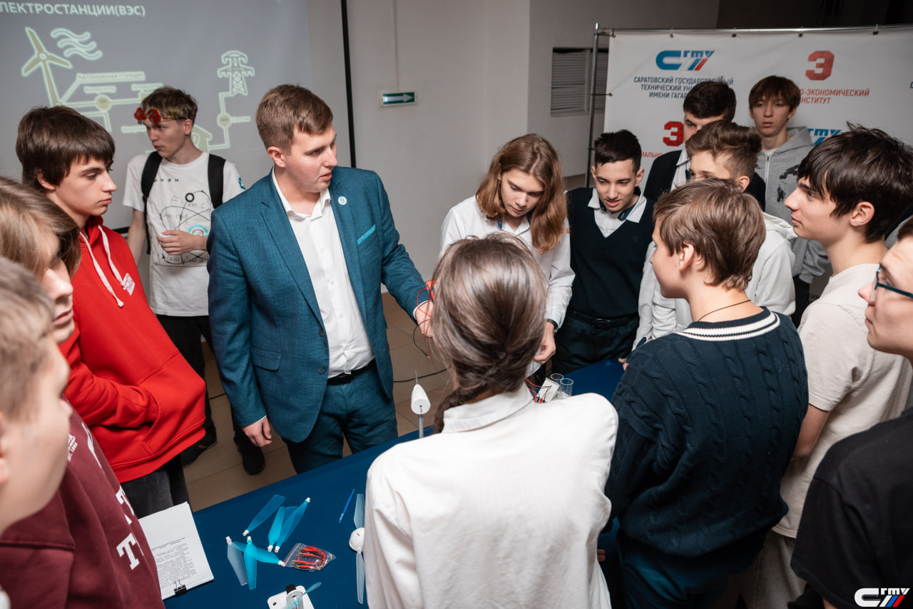 Учёные Политеха познакомили школьников с технологиями будущего энергетики