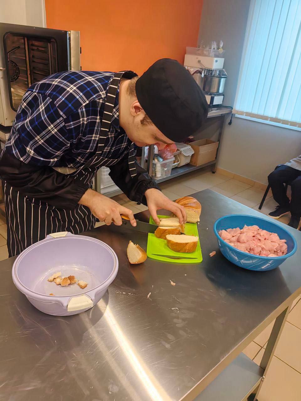 В Энгельсе открылась профессиональная кухня для особых поваров